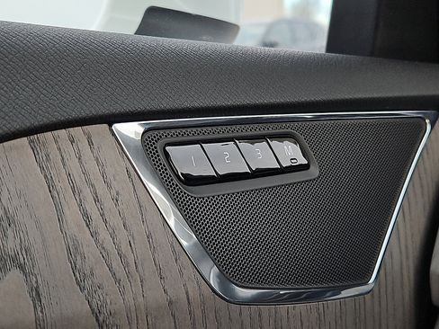 Certified 2023 Volvo XC90 B6 Plus image 25