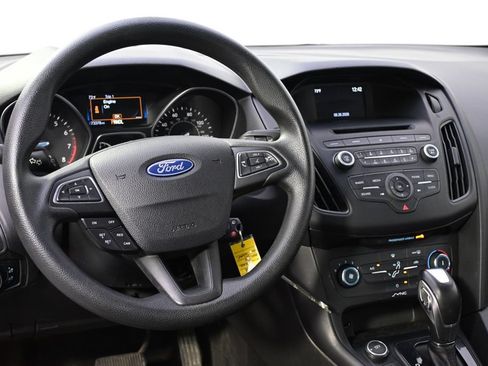 Used 2016 Ford Focus SE FWD image 12
