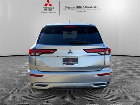 Used 2024 Mitsubishi Outlander SE image 6