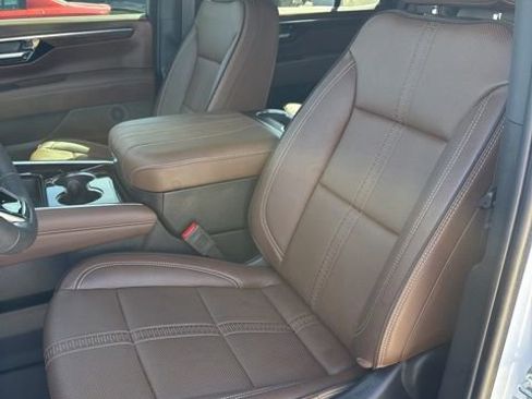 Used 2026 Chevrolet Tahoe High Country AWD/4WD image 15
