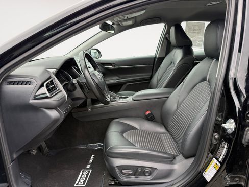Used 2023 Toyota Camry SE image 10