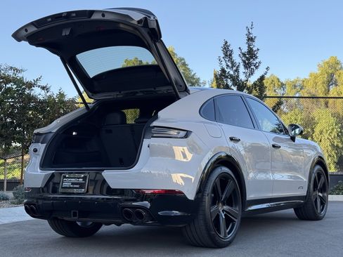 Used 2025 Porsche Cayenne GTS image 32