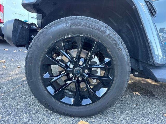 Used 2024 Jeep Wrangler Unlimited Sahara AWD/4WD image 6