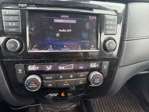 Used 2019 Nissan Rogue SV image 17