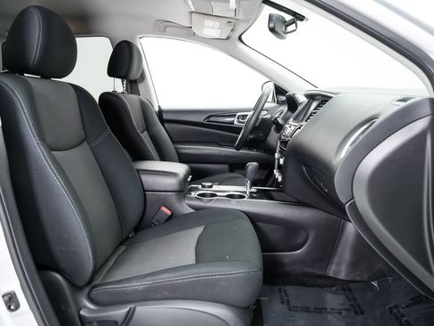 Used 2019 Nissan Pathfinder SV AWD/4WD image 22