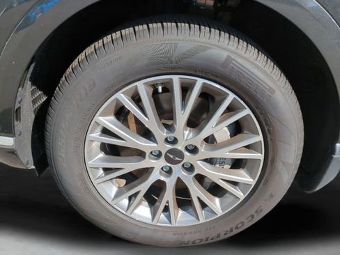 Certified 2025 Genesis GV80 2.5T Standard image 10