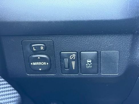 Used 2015 Toyota RAV4 LE FWD image 18