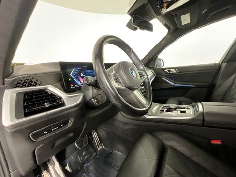 Used 2024 BMW X7 xDrive40i w/ M Sport Package AWD/4WD image 15