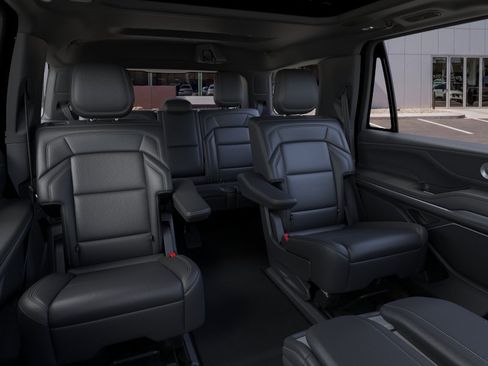 New 2026 Lincoln Navigator Reserve w/ Jet Appearance Package AWD/4WD image 11