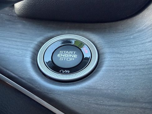 Used 2023 Jeep Grand Cherokee Limited image 16