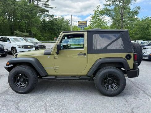 Used 2013 Jeep Wrangler Sahara w/ Connectivity Group AWD/4WD image 9