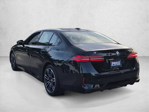 Used 2025 BMW 530i w/ M Sport Package RWD image 8