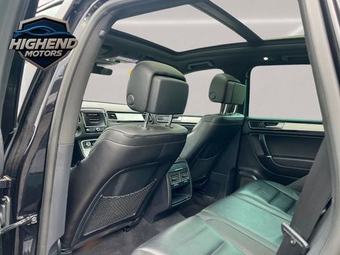 Used 2017 Volkswagen Touareg Wolfsburg Edition image 14