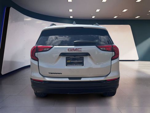 Used 2021 GMC Terrain SLE w/ Driver Convenience Package FWD image 4