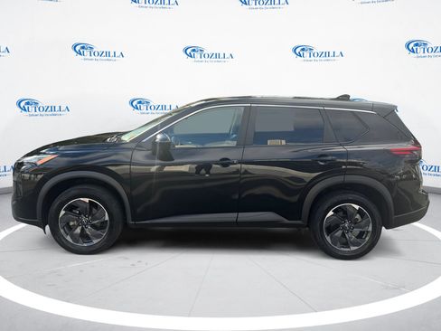 Used 2024 Nissan Rogue SV FWD image 2