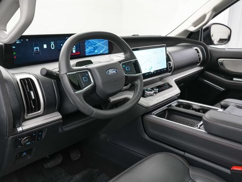 Certified 2025 Ford Expedition Active AWD/4WD image 12