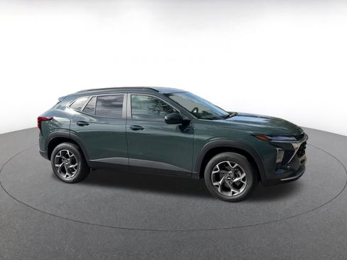 Used 2025 Chevrolet Trax LT image 2