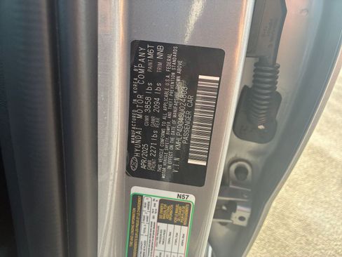 Used 2025 Hyundai Elantra Limited image 32