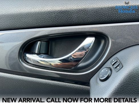 Used 2018 Nissan Rogue S image 10