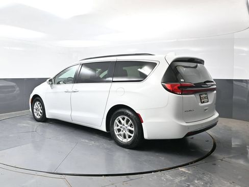 Used 2022 Chrysler Pacifica Touring-L FWD image 9