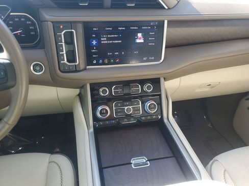 Used 2021 GMC Yukon XL Denali w/ Denali Premium Package image 17