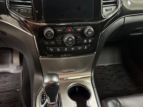 Used 2021 Jeep Grand Cherokee Trailhawk w/ Trailhawk Luxury Group AWD/4WD image 12