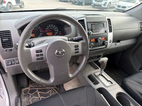 Used 2015 Nissan Frontier SV w/ SV Value Truck Package AWD/4WD image 10