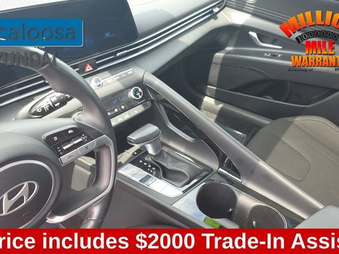 Used 2025 Hyundai Elantra SEL FWD image 22