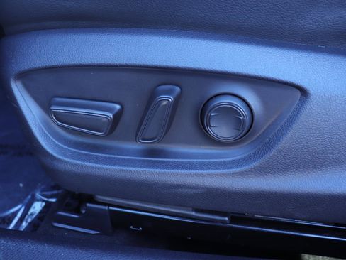 Used 2023 Toyota Camry SE image 19