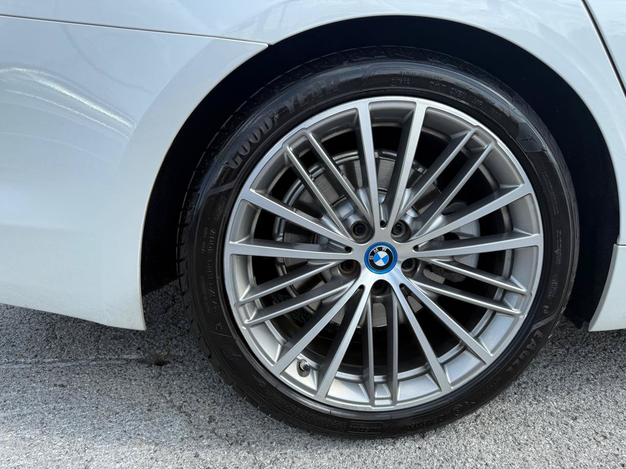 Used 2019 BMW 530e w/ Convenience Package RWD image 36