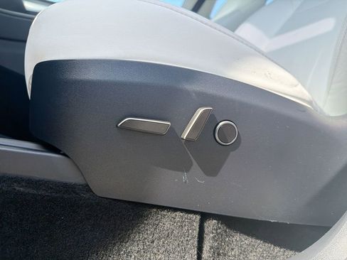 Used 2024 Tesla Model Y Long Range RWD image 14