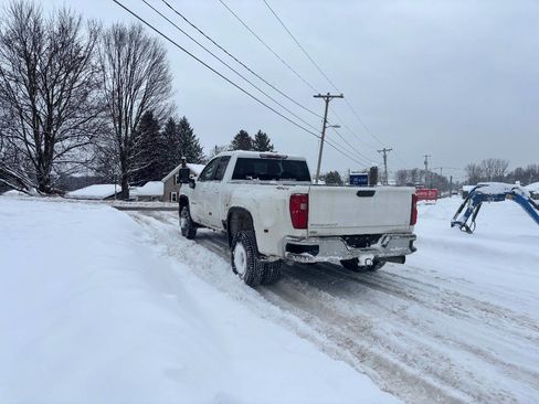 Used 2024 Chevrolet Silverado 3500 LT w/ Convenience Package image 3