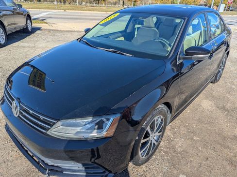 Used 2018 Volkswagen Jetta SE image 3
