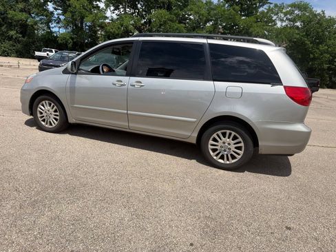 Used 2010 Toyota Sienna XLE FWD image 19