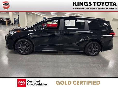 Used 2025 Toyota Sienna XSE w/ XSE Premium Package image 5