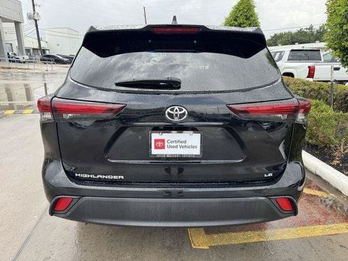 Certified 2024 Toyota Highlander LE FWD image 6