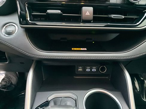 Used 2023 Toyota Highlander L image 28