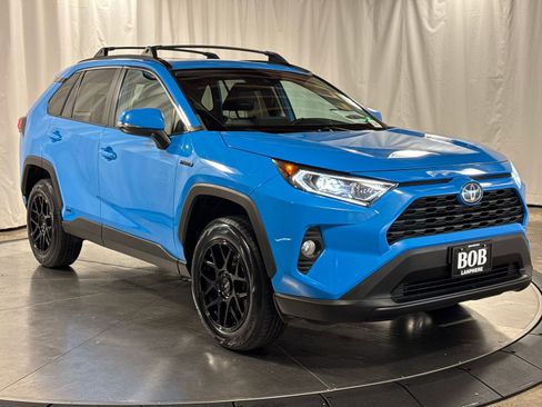 Used 2021 Toyota RAV4 XLE Premium AWD/4WD image 7
