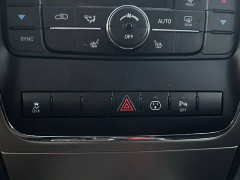 Used 2013 Jeep Grand Cherokee Laredo image 25