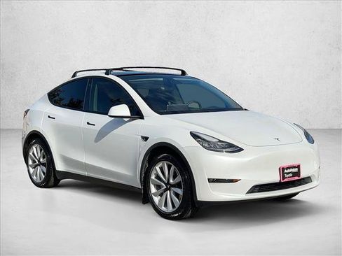 Used 2021 Tesla Model Y Long Range image 3