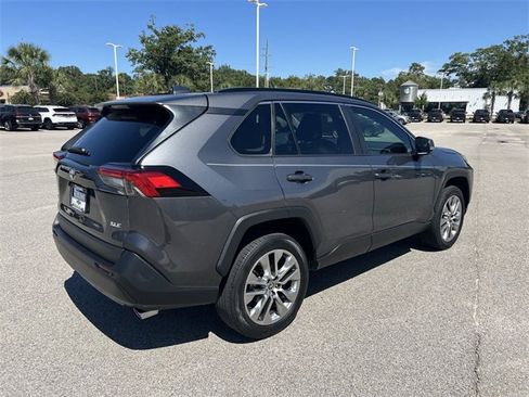Used 2023 Toyota RAV4 XLE Premium image 8