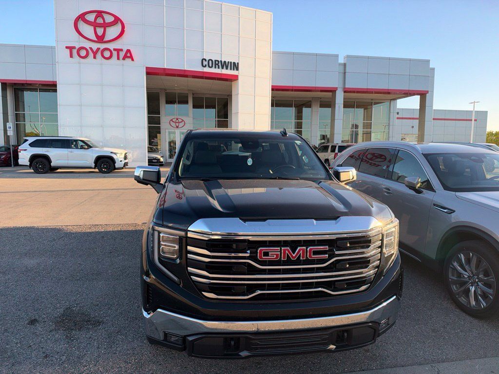 Used 2024 GMC Sierra 1500 SLT RWD image 8