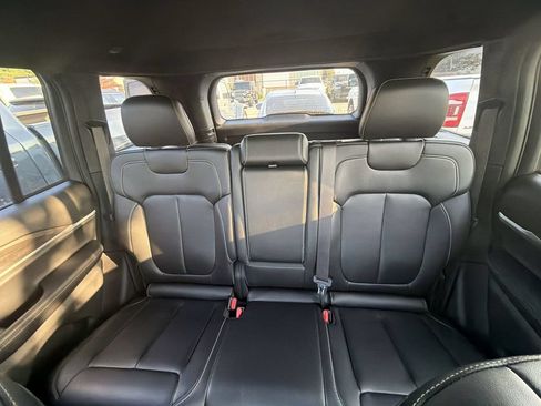 Used 2025 Jeep Grand Cherokee Limited w/ Black Appearance Package AWD/4WD image 20