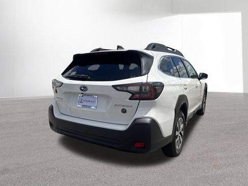Used 2025 Subaru Outback Premium AWD/4WD image 3