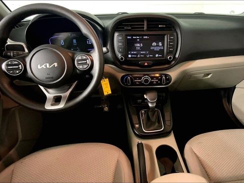 Used 2025 Kia Soul LX FWD image 15