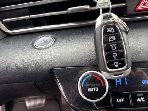 Used 2022 Hyundai Elantra SEL image 35