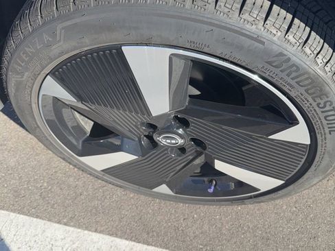 Used 2025 Nissan Kicks SR image 9