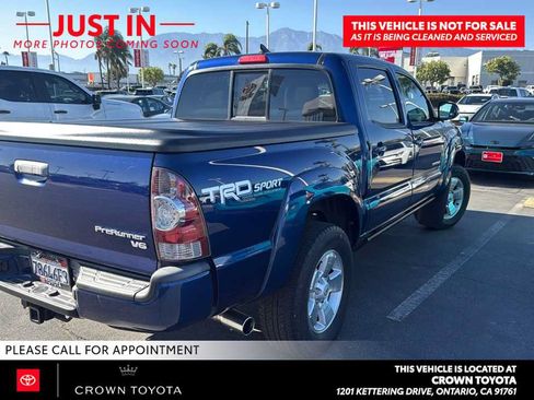 Used 2015 Toyota Tacoma PreRunner w/ TRD Sport Package RWD image 2