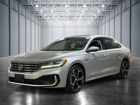 Used 2020 Volkswagen Passat 2.0T R-Line image 1