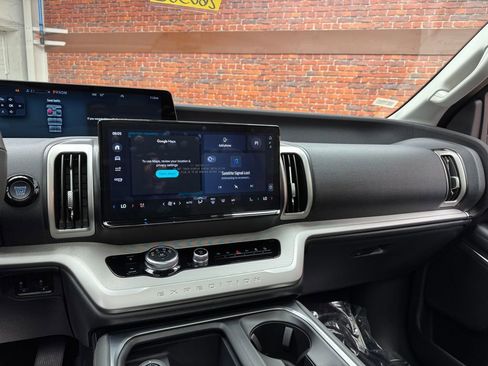 New 2026 Ford Expedition Active image 18